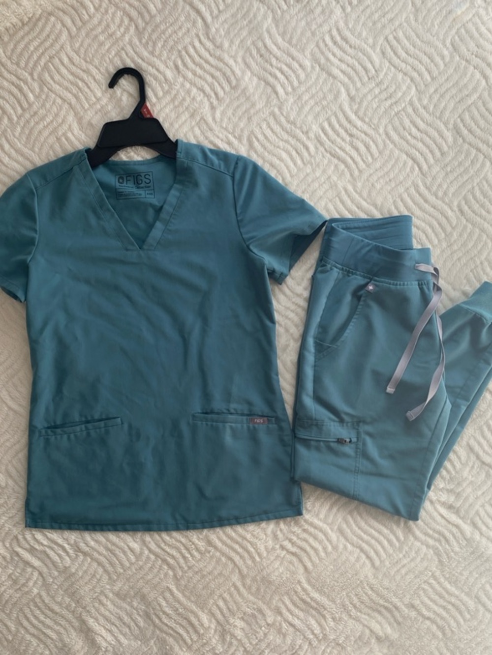 Figs Teal Scrub Top and Jogger Pants Set